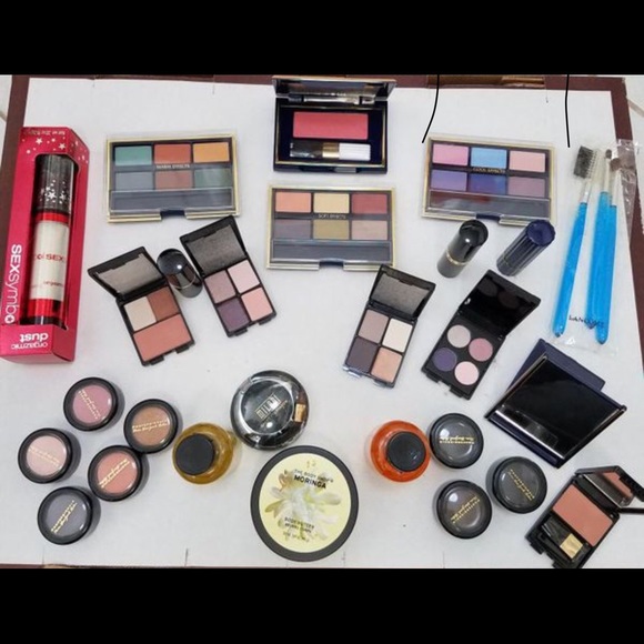 Estee Lauder Other - Makeup and lashes